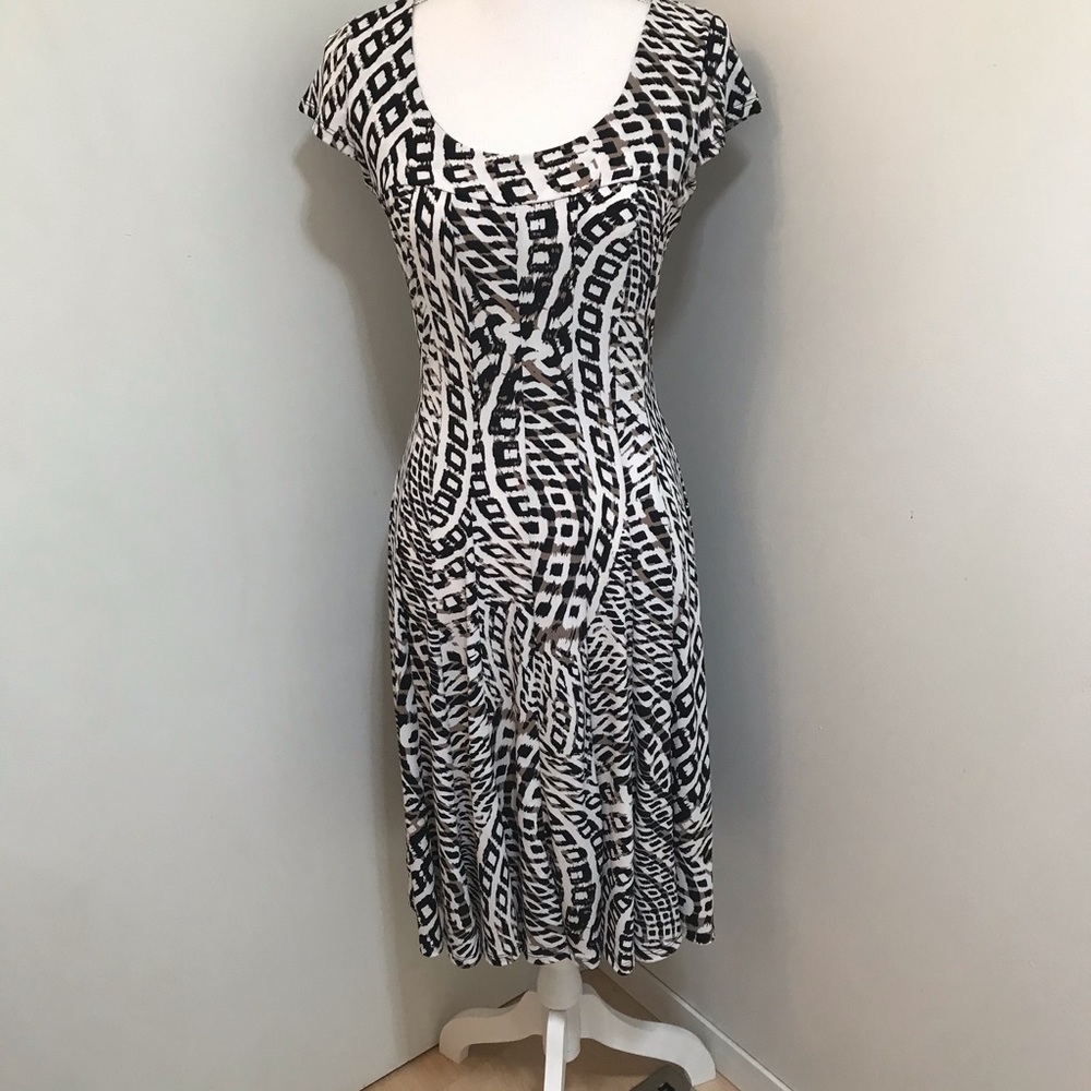 Black and white print cap sleeve dress